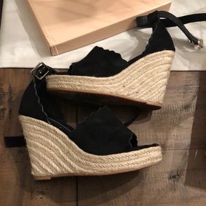 Vici black wedges